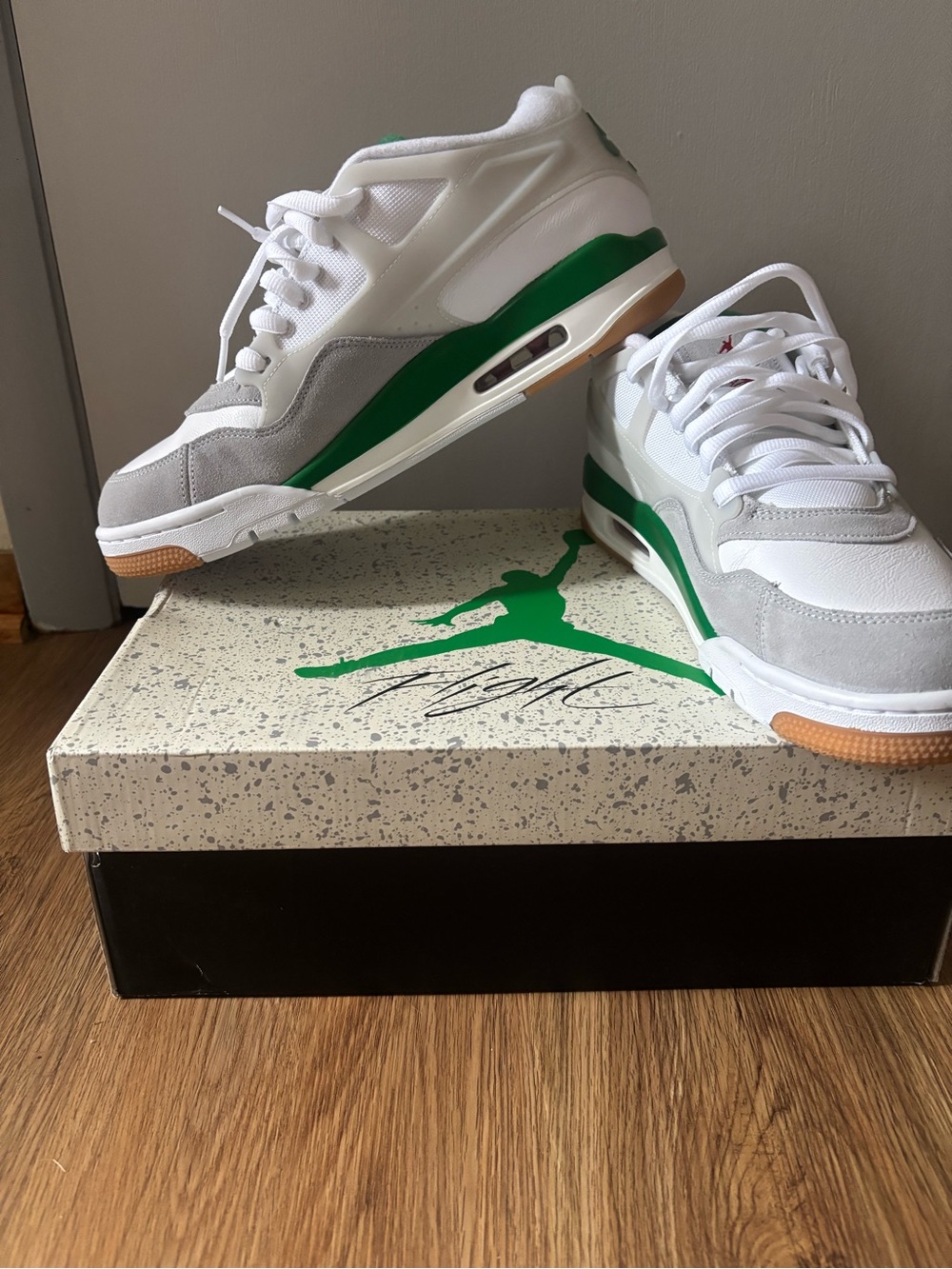 Nike Men’s White, Gray & Green Low-Top Sneakers